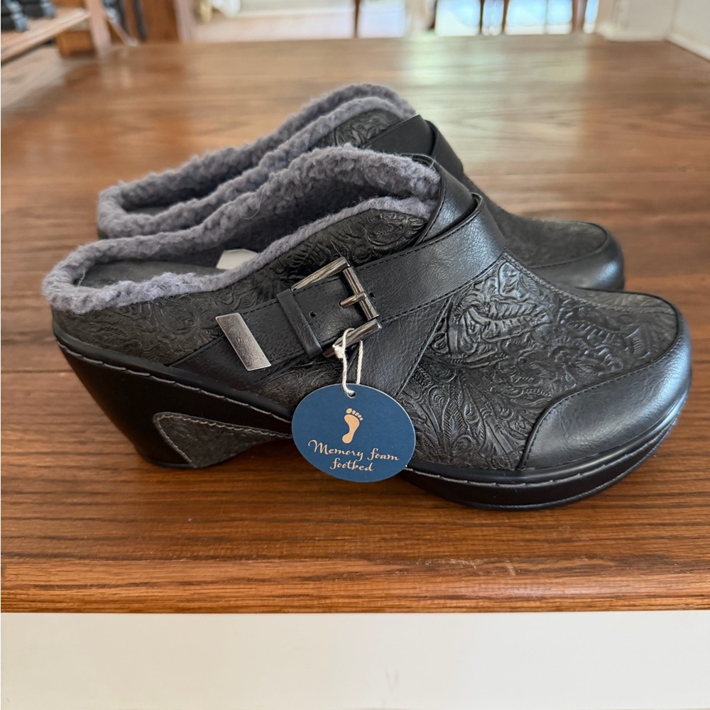 Jubu Made in Sweden Black Clogs for Women 8.5